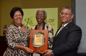 Esperanza Lora y William Jimenez reconocen a Ercira Paulino