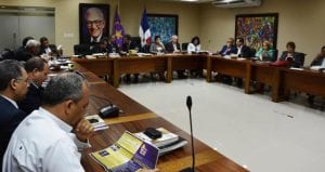 El comité político del PLD reunido este lunes.