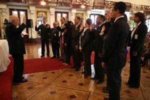 Parte de la comisión juramentada.