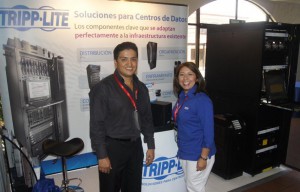 Tripp-Lite-Luis-Santamaria-Gte.-Gral.-Costa-Rica-y-Panama-y-Sabrina-Flores-Coordinadora-de-Eventos-Globales-Low. abril 23, 2014