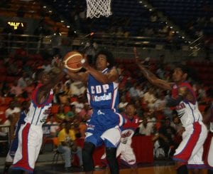 La serie final del campeonato se desarrolla en Santiago.