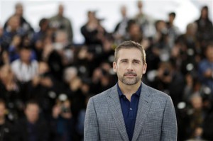 Steve Carrel sorprende por su camaleónica transformación en un frío y obsesivamente criminal millonario, mecenas del deporte olímpico.