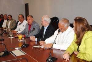 El Alcalde de Santiago, Doctor Gilberto Serulle mientras habla en la rueda de prensa donde se anuciò la celebracion del dia amigable de la familia y el medio ambiente