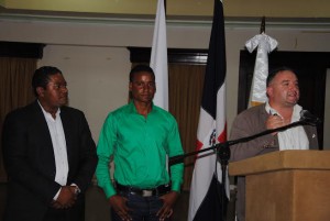 El señor Michelle Cupollo, de la empresa Lava Dominicana, mientras informaba de las actividades que realizan en el Eco-parque Rafey.