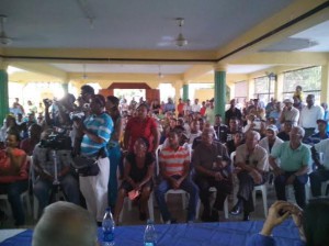 Vista de parte de los asistentes al acto en Mao.