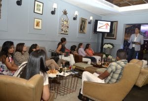 Parte del Público Asistentes en el Taller de Modas Bm Cargo