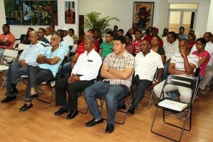 Propietarios de librerías acudieron a recibir los cheques del Bono Cultura