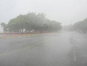 Intensos aguaceros se registran en regiones dominicanas.