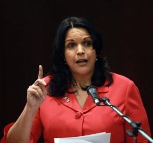 Minou Taváre< Mirabal, diputada.