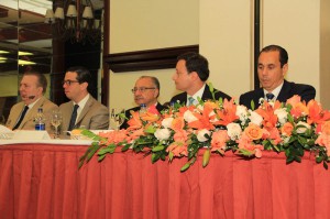 Jean Alain Rodríguez, director ejecutivo del CEI-RD, y Sadala Khoury, presidente de ADOEXPO.