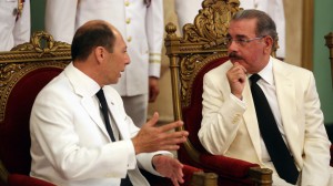 Raúl Juan Pollak Giampietro habla con el presidente Medina.