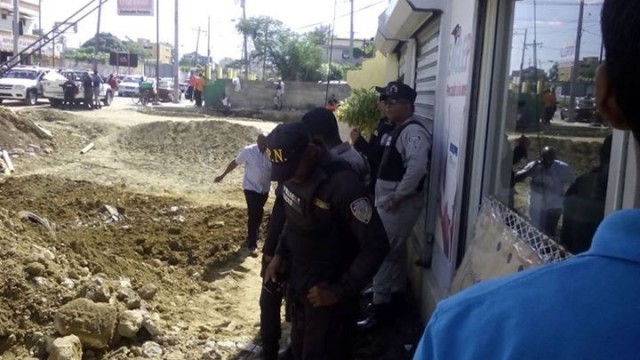 Parte de los daños que alegan los empresarios provocaron las brigadas en su negocio.