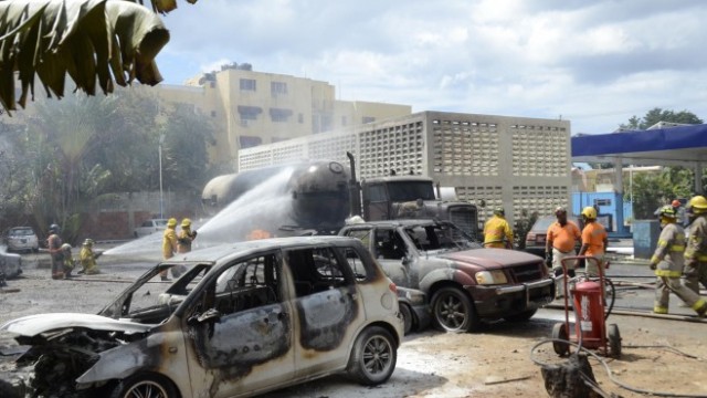 Condiciones en que quedaron los vehículos en la explosión de la estación de gas Mariot de Alma Rosa.