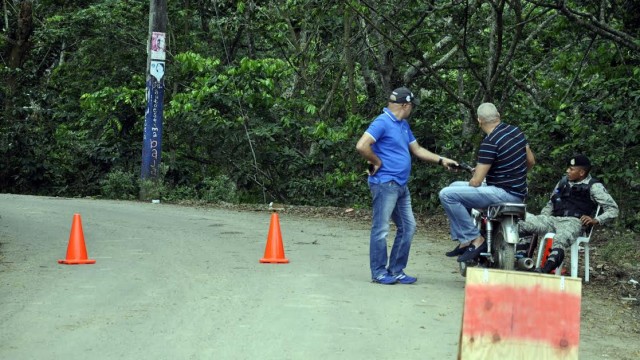 Parte de los equipos y el personal que forman parte de la filmación de la película que protagoniza Vin Diesel. Foto Alex Reynoso.