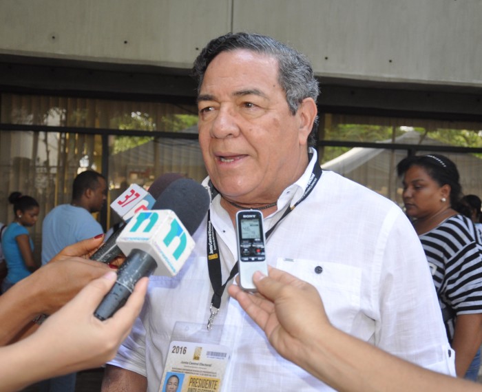 El comunicador Jaime Tomàs Carela, encargado de la JCE en el municipio, ofrece detalles de los trabajos.