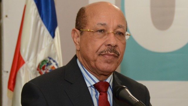 Temistocles Montás, ministro de Industria y Comercio.