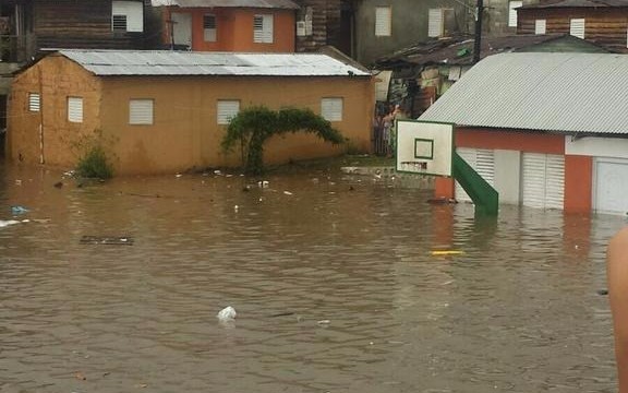 El Hoyo de Julia resultó inundado con las lluvias de ayer.