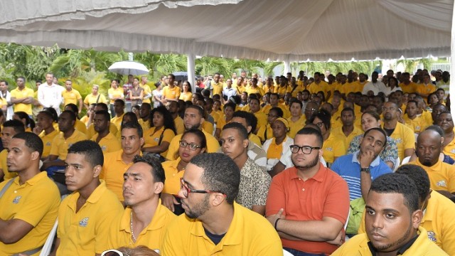 Público asistente a la charla del vicepresidente de Pasteurizadora Rica, Julio Virgilio Brache 