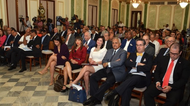 Asistentes en la actividad de “Evaluación del desempeño comercial  y retos futuros en el DR-CAFTA a los 10 años de su firma”, realizado para el Ministerio de Economía, Planificación y Desarrollo (MEPyD), 