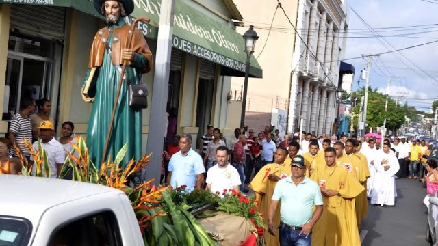 Procesión realizada en el centro de Santiago, encabezada con la efigie del Patrón Santiago. Foto Alex Reynoso.