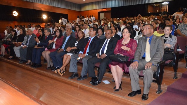 Vista panorámica de los asistentes en el lanzamiento del programa de Capacitación y Certificación de PROCCER en la UASD.