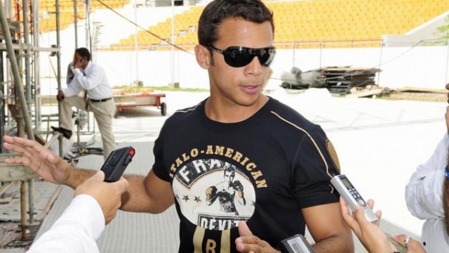 Saymon Díaz el empresario que produce el contrato de Romeo Santos.