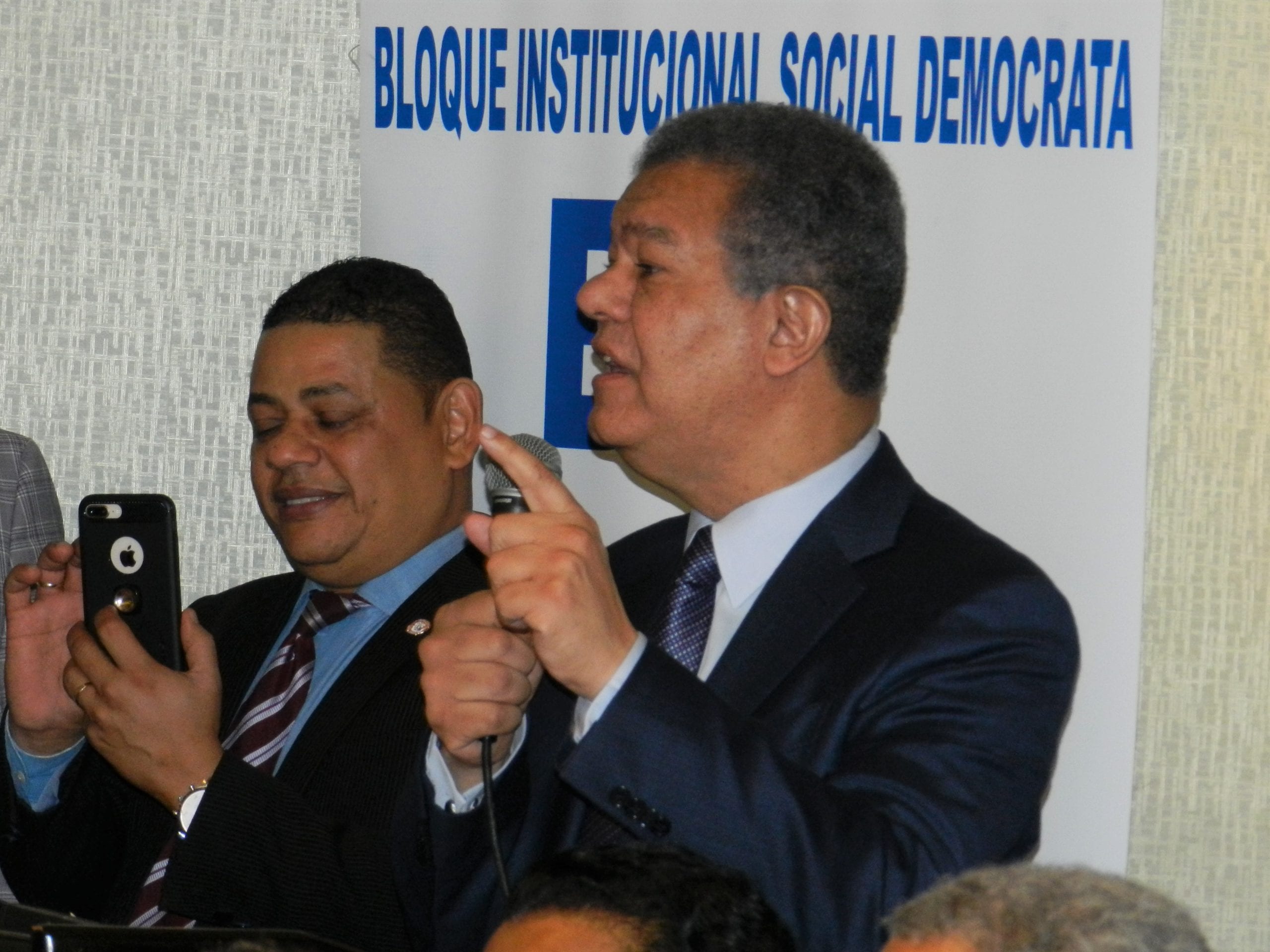 Miami Lakes, FL. El ex presidente Leonel Fernández, en su primer encuentro con La Fuerza del Pueblo en Florida.