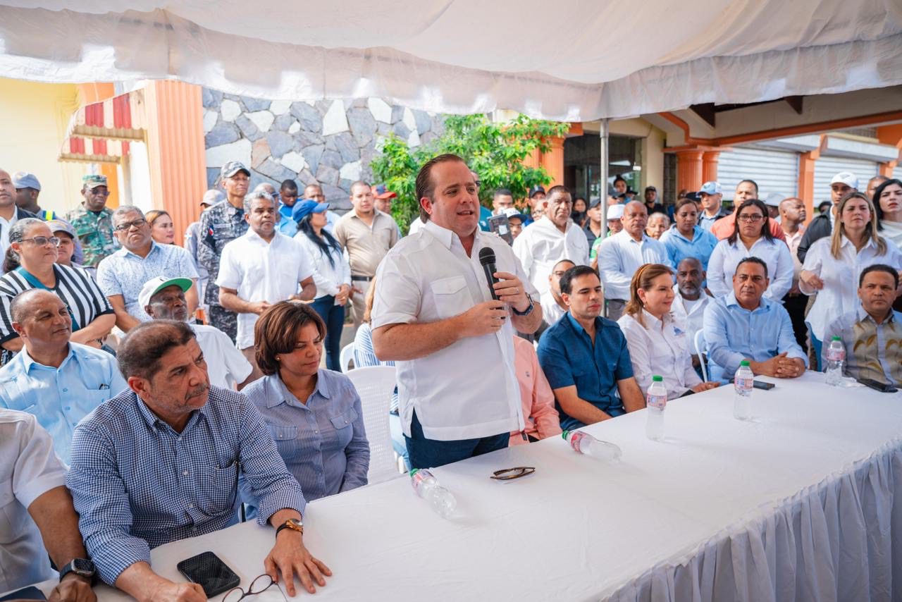 La ayuda fue entregada a familias afectadas por las lluvias.