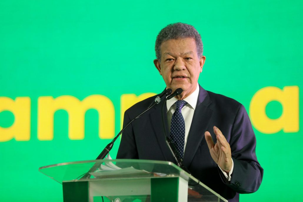 Tres veces presidente de República Dominicana, busca su cuatro período.