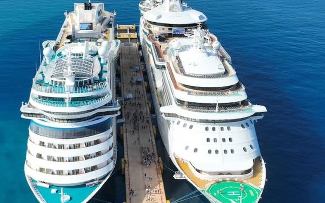 La llegada simultánea de dos embarcaciones de crucero al Puerto de Cabo Rojo.