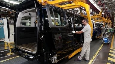 La Eurozona se Congela: El Sector Manufacturero Entra en Recesión