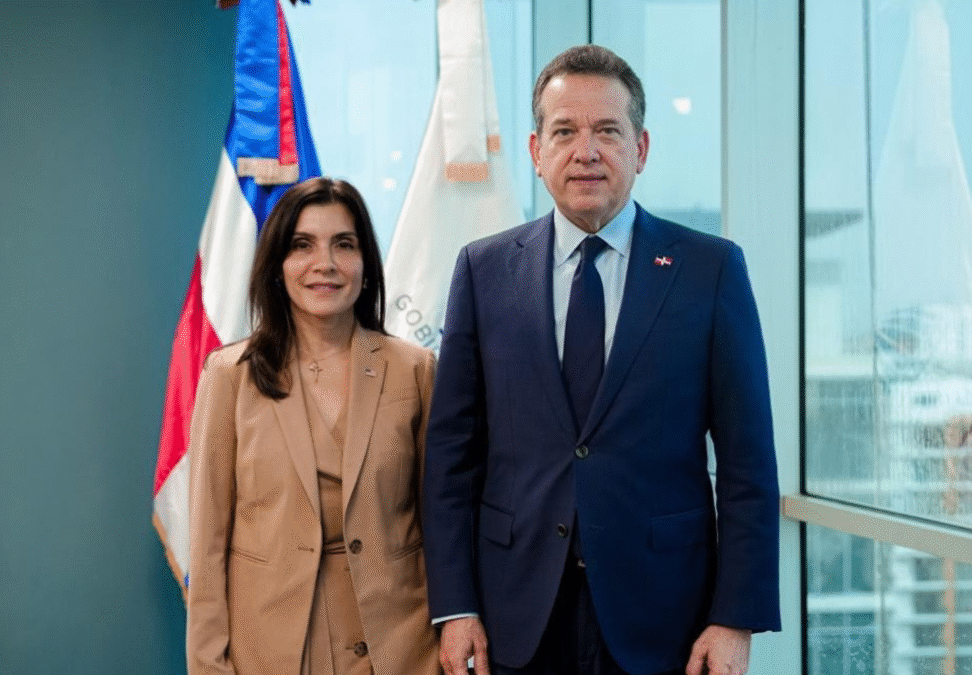 Nueva embajadora EEUU inicia agenda en el MICM.